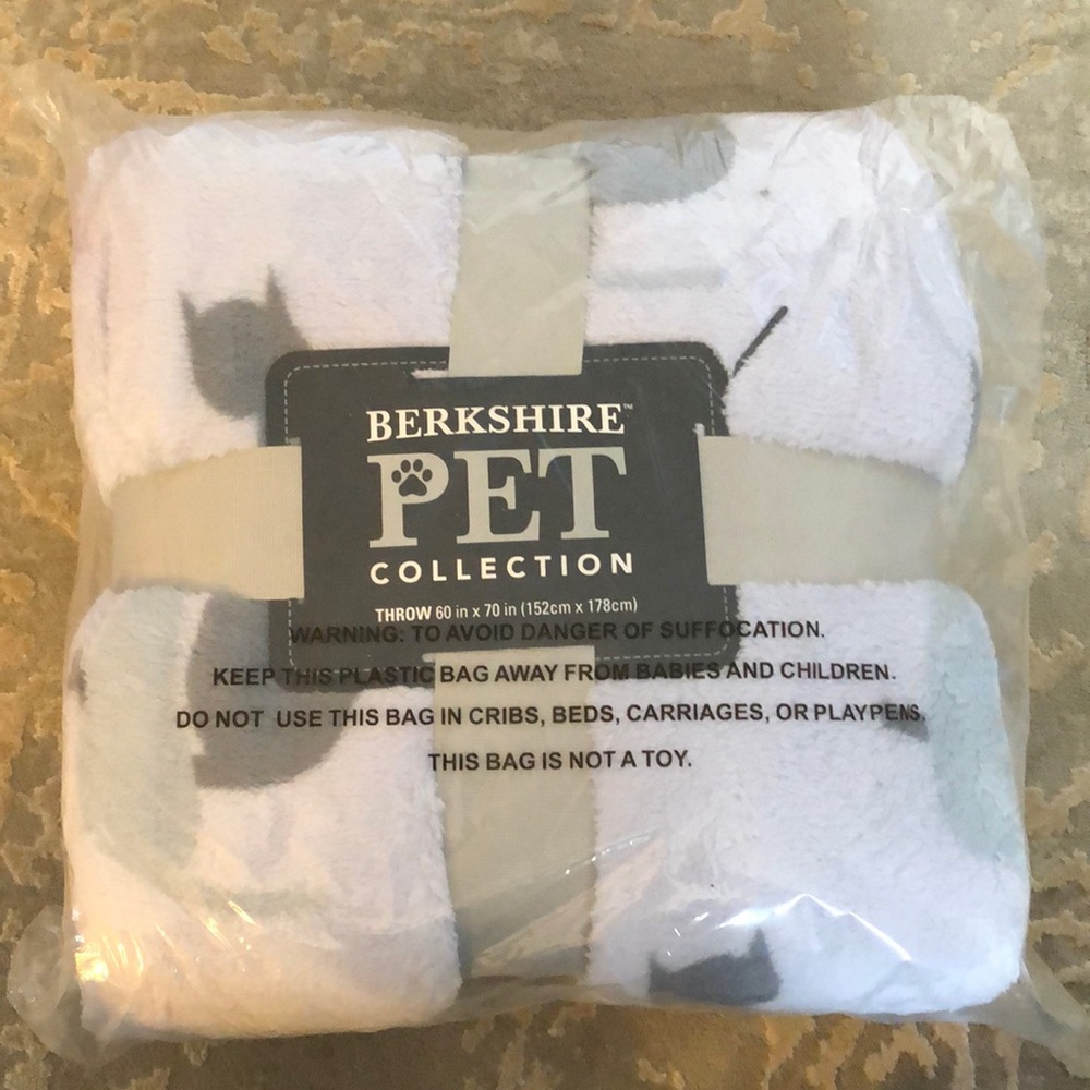 Betkahire Black Cat purple throw blanket
